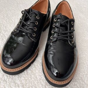 Kelly & Katie Singa Black Lace-Up Oxfords
